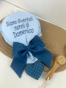 Fiocco Palloncino bimbo ricamato con pendente