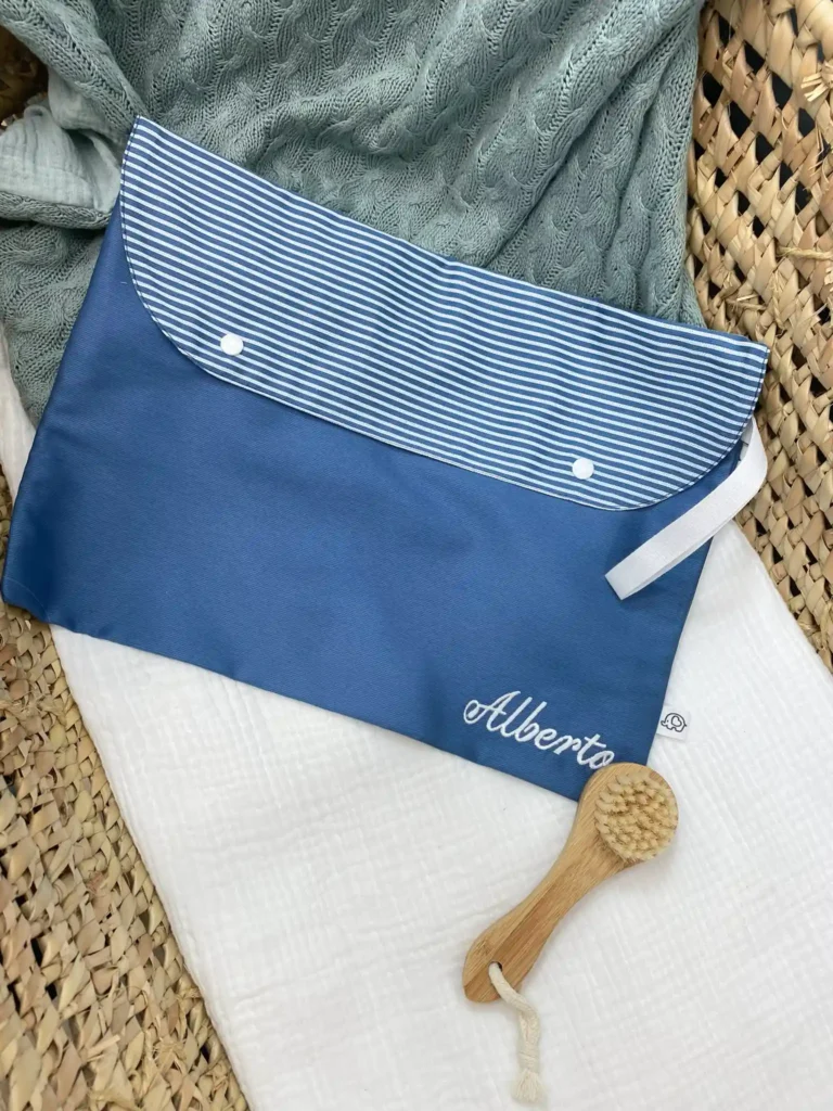 Busta primo cambio neonato personalizzata Alberto con pattina a righe blu