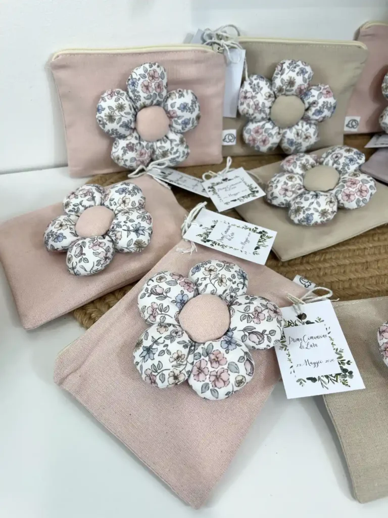 bomboniera utile pochette con fiore